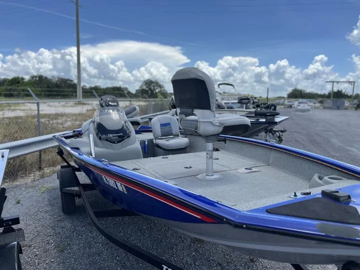 Slide: The Image of Tracker Pro Team 175 TF 2017 - 8