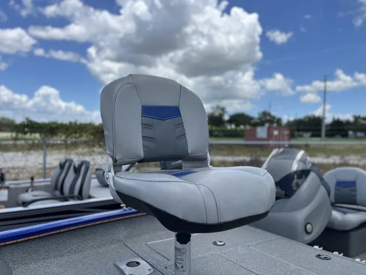 Slide: The Image of Tracker Pro Team 175 TF 2017 - 9