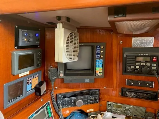 Slide: The Image of 1988 Slocum 43 yacht navigation and communication equipment panel. - 21
