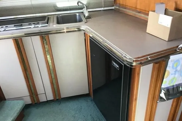 Slide: The Image of Cruisers Yachts Cruiser 3370 Esprit 1989 - 10