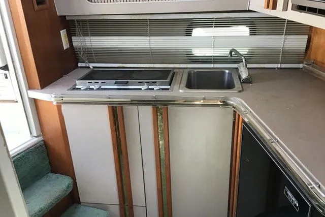 Slide: The Image of Cruisers Yachts Cruiser 3370 Esprit 1989 - 11