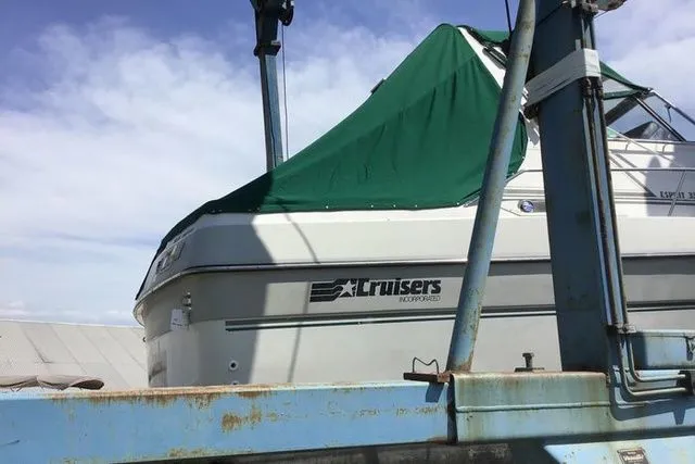 Slide: The Image of Cruisers Yachts Cruiser 3370 Esprit 1989 - 12