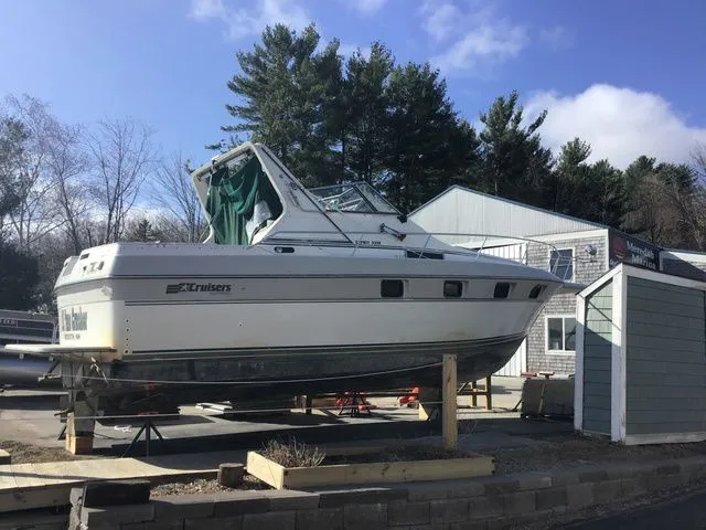 Slide: The Image of Cruisers Yachts Cruiser 3370 Esprit 1989 - 15