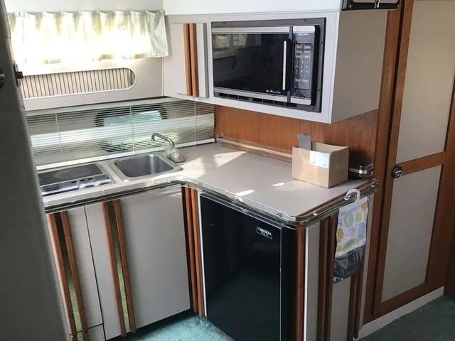 Slide: The Image of Cruisers Yachts Cruiser 3370 Esprit 1989 - 18