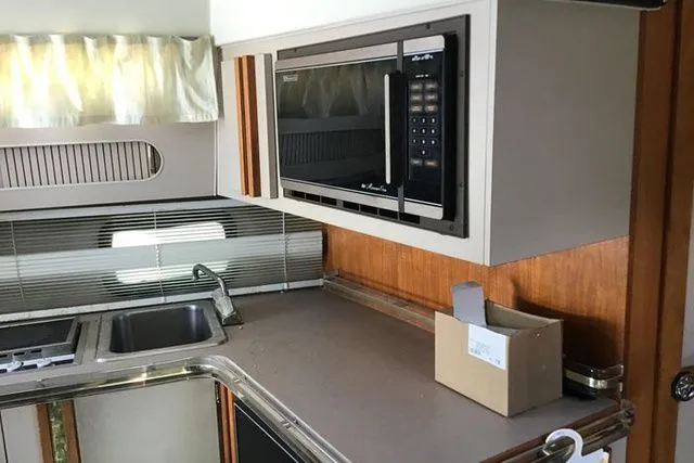 Slide: The Image of Cruisers Yachts Cruiser 3370 Esprit 1989 - 9