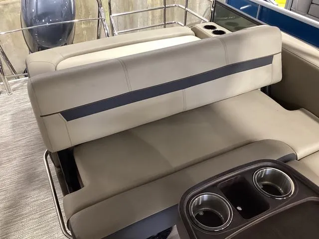 Slide: The Image of Godfrey SWEETWATER 2286 SFL 2024 - 13