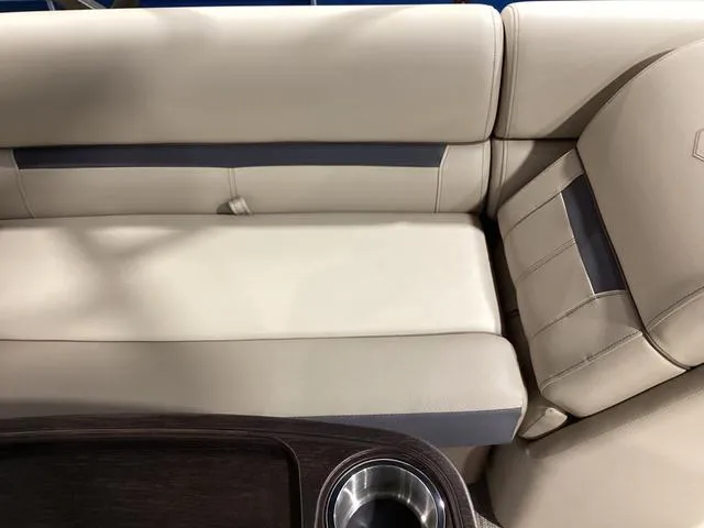 Slide: The Image of Godfrey SWEETWATER 2286 SFL 2024 - 14