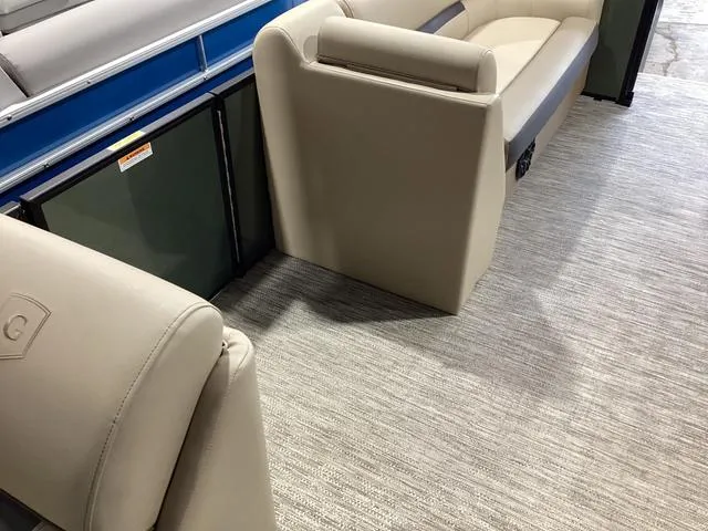 Slide: The Image of Godfrey SWEETWATER 2286 SFL 2024 - 15