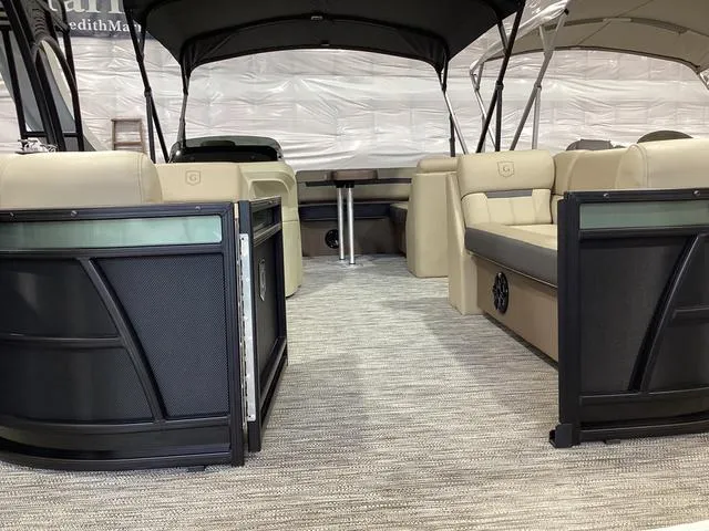 Slide: The Image of Godfrey SWEETWATER 2286 SFL 2024 - 3