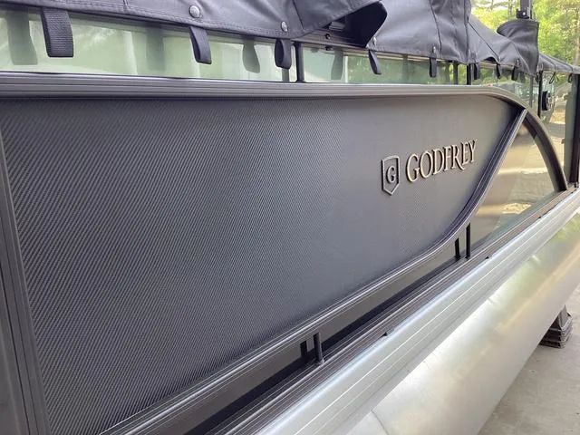 Slide: The Image of Godfrey SWEETWATER 2286 SFL 2024 - 5