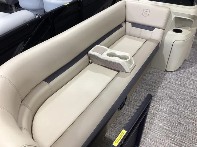 Slide: The Image of Godfrey SWEETWATER 2286 SFL 2024 - 7