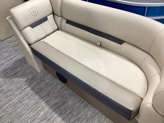 Slide: The Image of Godfrey SWEETWATER 2286 SFL 2024 - 8