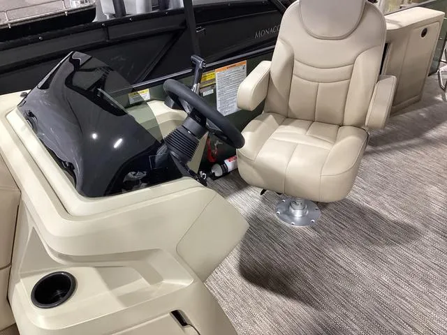 Slide: The Image of Godfrey SWEETWATER 2286 SFL 2024 - 9