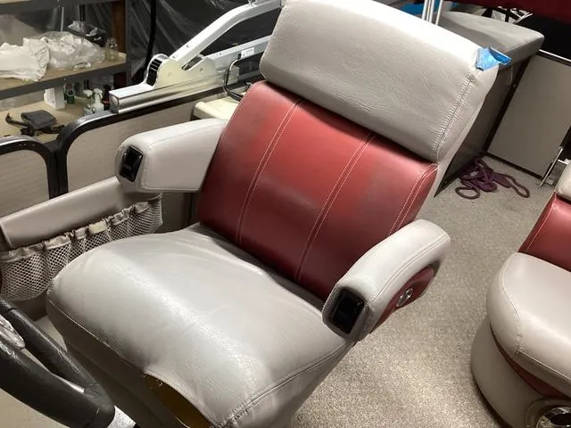 Slide: The Image of Premier Intrigue 275 RE Pontoon Boat 2010 - 34