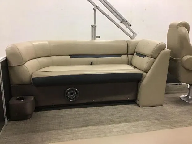 Slide: The Image of Godfrey SW2386SB 2020 - 12