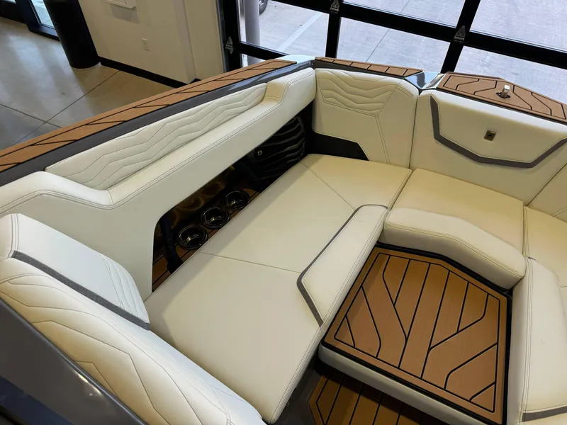 Slide: The Image of Nautique Super Air Nautique G23 2025 - 20