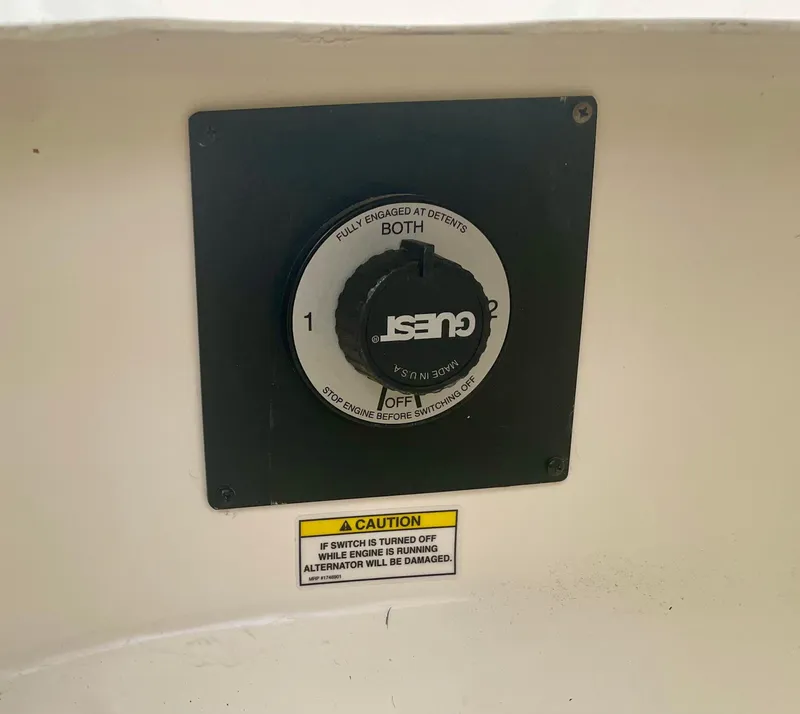 Slide: The Image of Battery switch on a 2008 Sea Ray 270 SLX boat with caution label. - 39