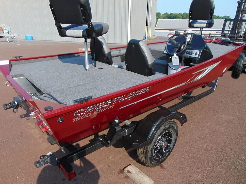 Slide: The Image of Crestliner 1600 Storm 2025 - 7