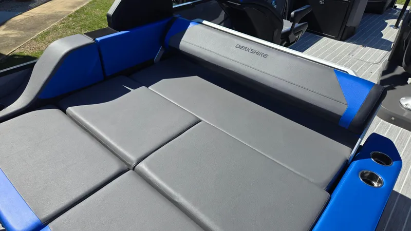 Slide: The Image of 2023 Berkshire 25UL STS 3.0+ - 7