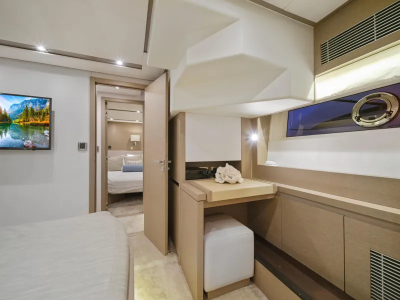 Slide: The Image of Prestige 680 2018 - 63