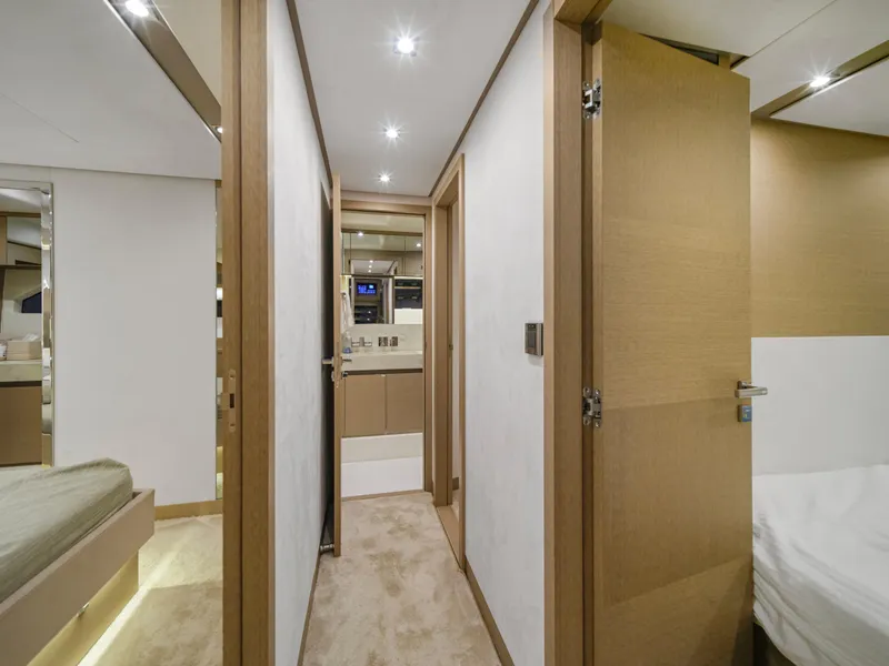 Slide: The Image of Prestige 680 2018 - 67