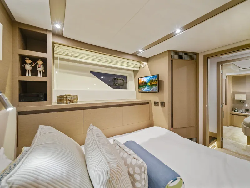 Slide: The Image of Prestige 680 2018 - 68