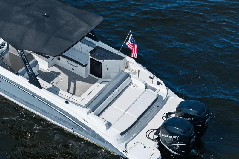 Slide: The Image of Sea Ray 290 SDX OUTBOARD 2017 - 12