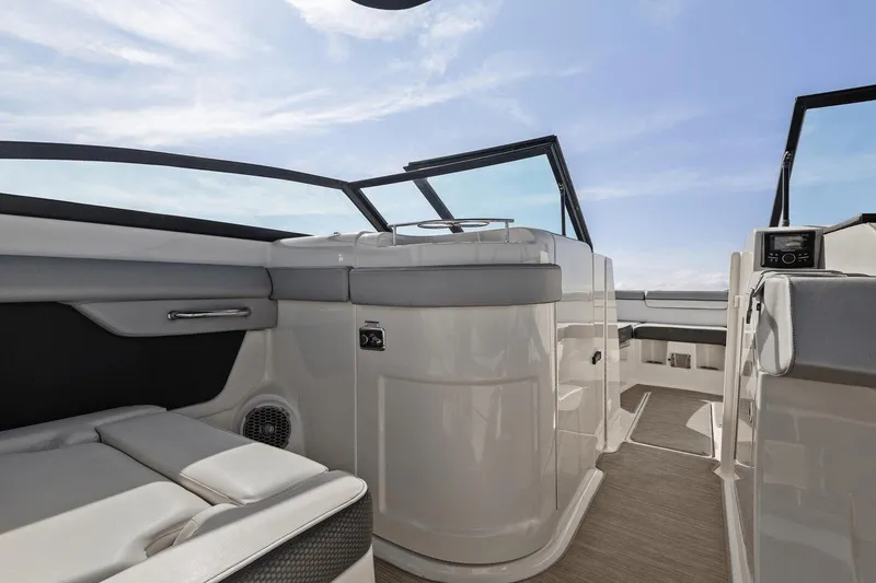 Slide: The Image of Sea Ray 290 SDX OUTBOARD 2017 - 25