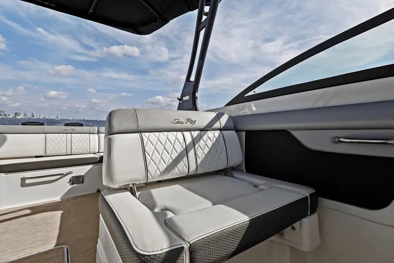 Slide: The Image of Sea Ray 290 SDX OUTBOARD 2017 - 26