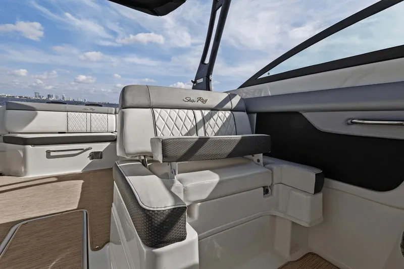 Slide: The Image of Sea Ray 290 SDX OUTBOARD 2017 - 27