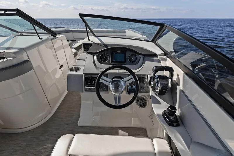 Slide: The Image of Sea Ray 290 SDX OUTBOARD 2017 - 28
