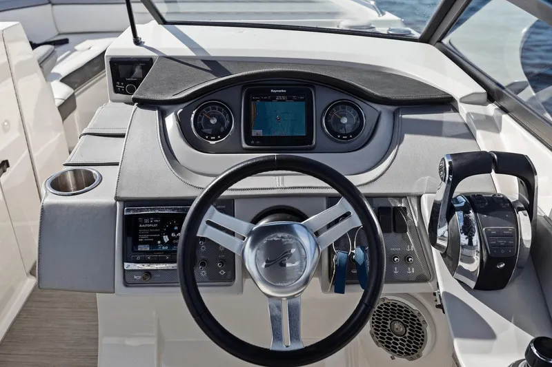 Slide: The Image of Sea Ray 290 SDX OUTBOARD 2017 - 29