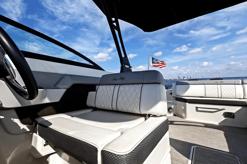 Slide: The Image of Sea Ray 290 SDX OUTBOARD 2017 - 30