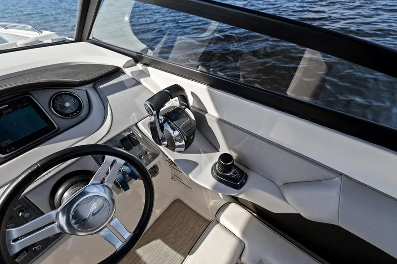 Slide: The Image of Sea Ray 290 SDX OUTBOARD 2017 - 31