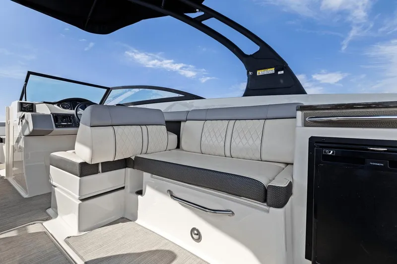 Slide: The Image of Sea Ray 290 SDX OUTBOARD 2017 - 32