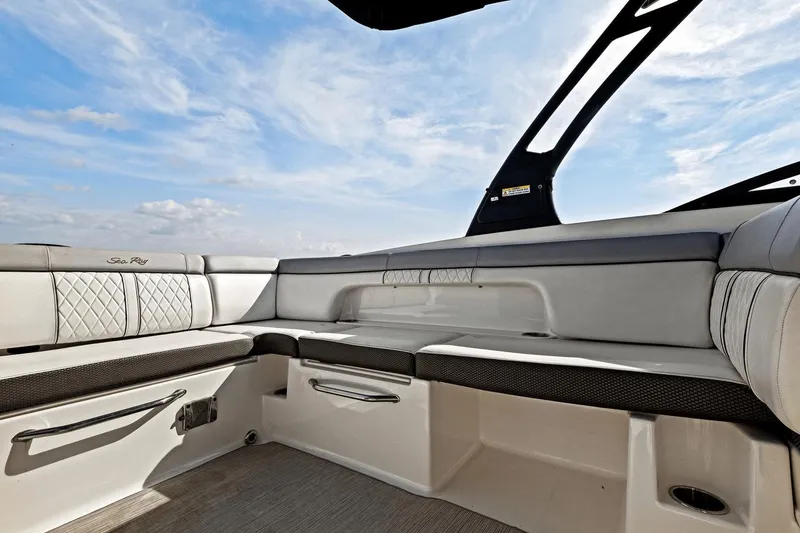 Slide: The Image of Sea Ray 290 SDX OUTBOARD 2017 - 33
