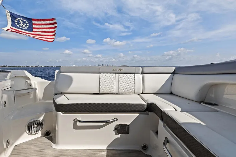 Slide: The Image of Sea Ray 290 SDX OUTBOARD 2017 - 35