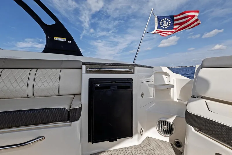 Slide: The Image of Sea Ray 290 SDX OUTBOARD 2017 - 36