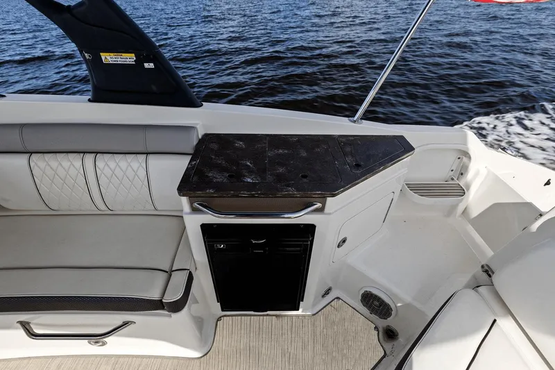 Slide: The Image of Sea Ray 290 SDX OUTBOARD 2017 - 37