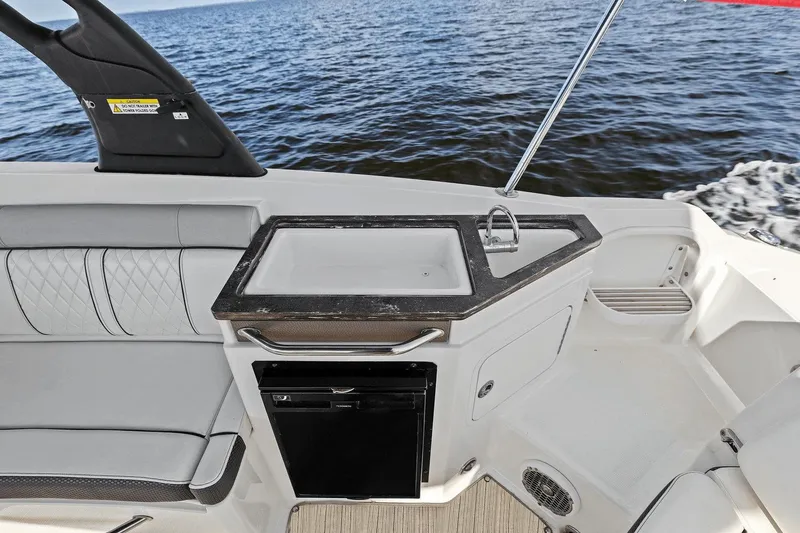Slide: The Image of Sea Ray 290 SDX OUTBOARD 2017 - 38