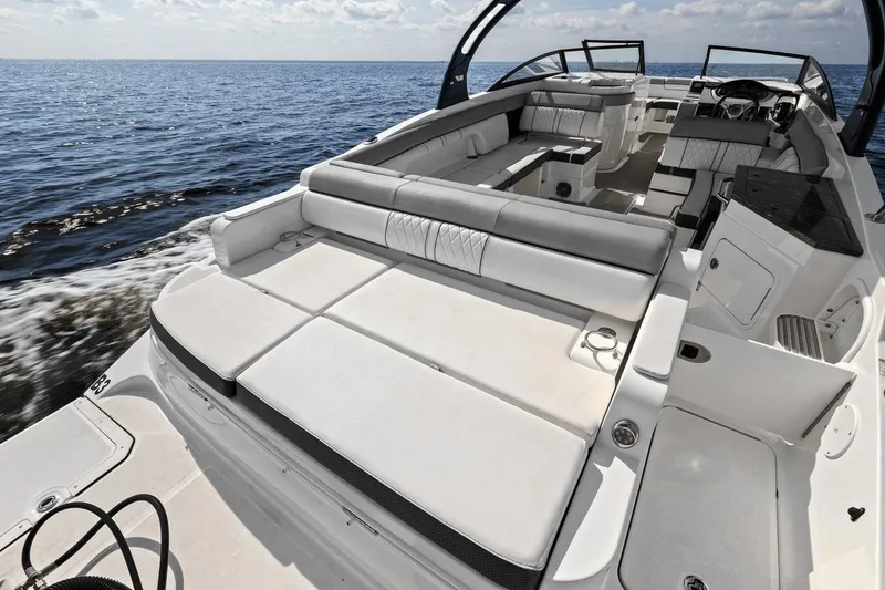 Slide: The Image of Sea Ray 290 SDX OUTBOARD 2017 - 42
