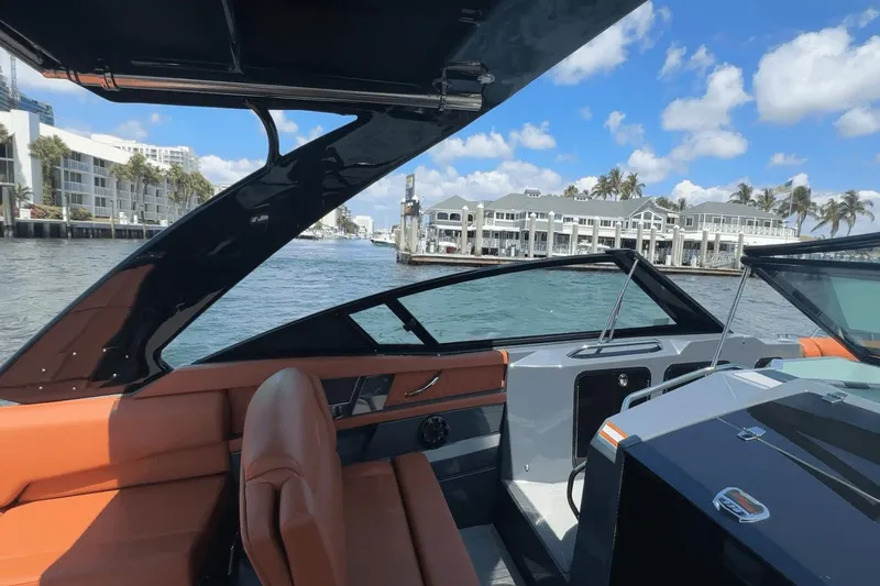 Slide: The Image of Cruisers 338-OB SOUTH BEACH EDITION 2022 - 30
