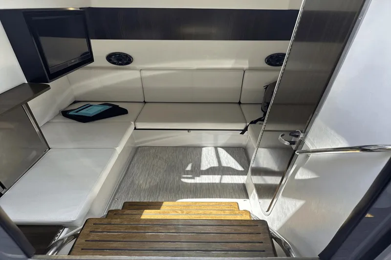 Slide: The Image of Cruisers 338-OB SOUTH BEACH EDITION 2022 - 31