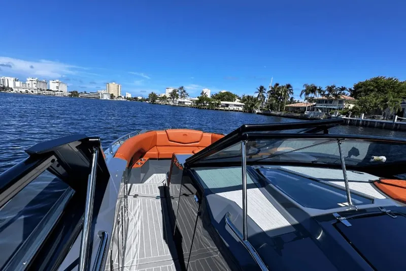 Slide: The Image of Cruisers 338-OB SOUTH BEACH EDITION 2022 - 6