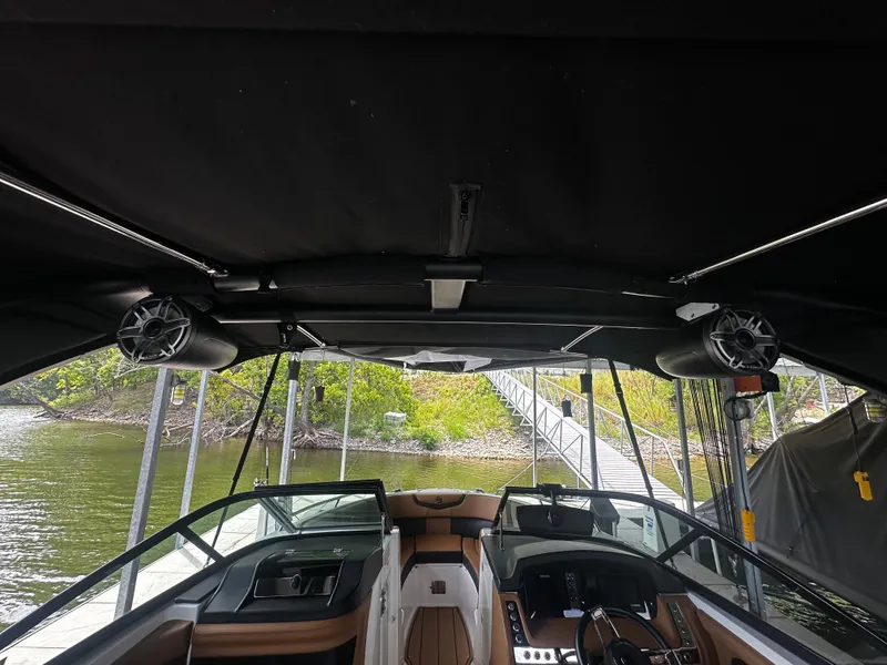 Slide: The Image of Interior view of a 2021 Chaparral 26 Surf boat. - 14
