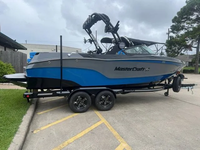 The Image of MasterCraft XT23 2024 - 1