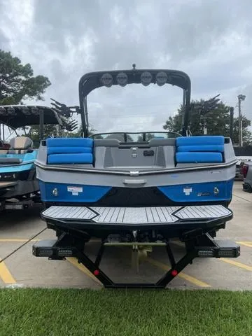 Slide: The Image of MasterCraft XT23 2024 - 13