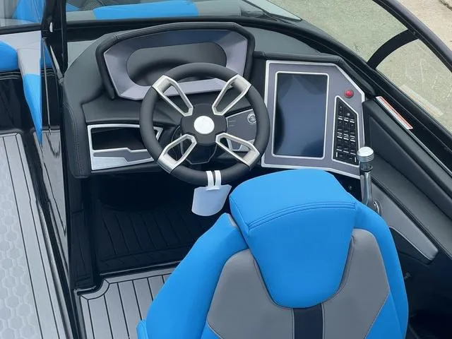 Slide: The Image of MasterCraft XT23 2024 - 6