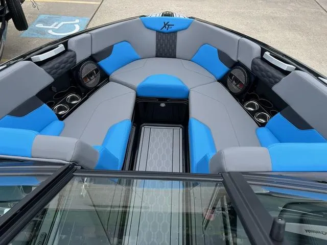 Slide: The Image of MasterCraft XT23 2024 - 8