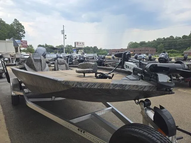 Slide: The Image of Xpress H20 Bass 2025 - 26